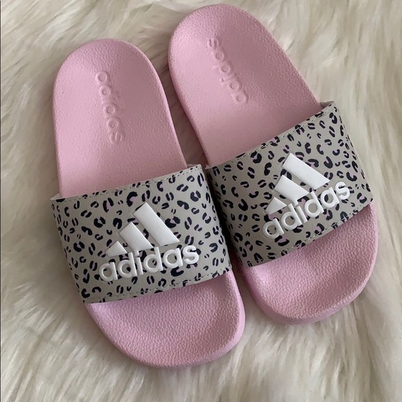 adilette leopard slides
